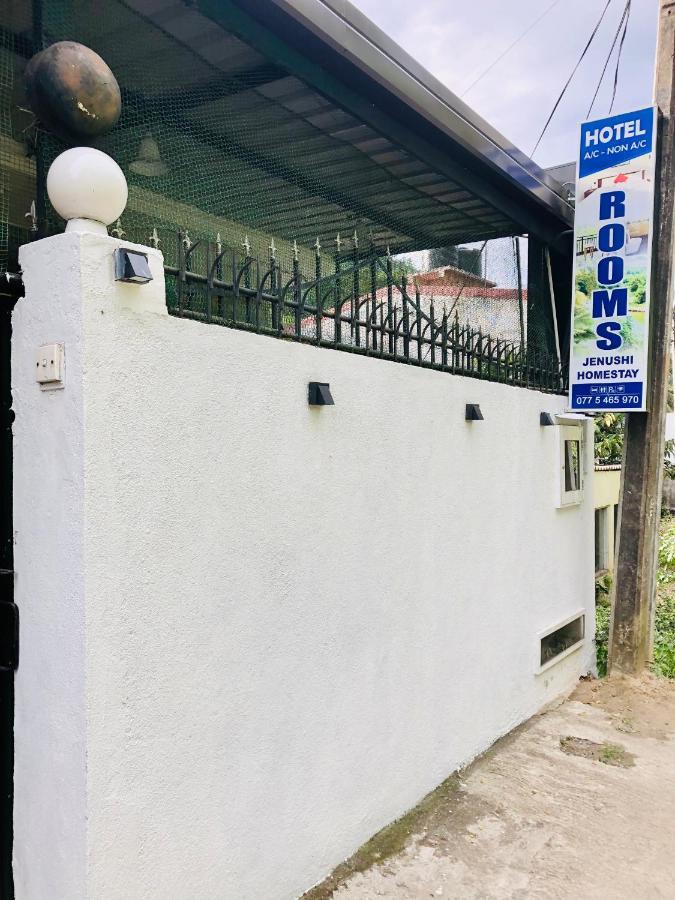 קנדי Jenushi Homestay מראה חיצוני תמונה
