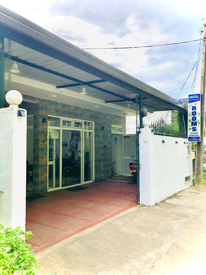 קנדי Jenushi Homestay מראה חיצוני תמונה