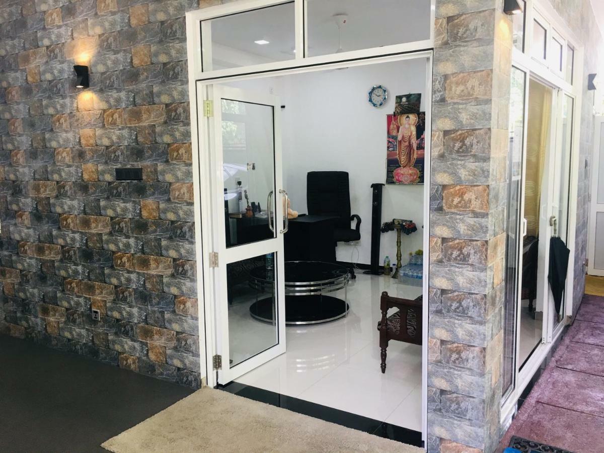 קנדי Jenushi Homestay מראה חיצוני תמונה