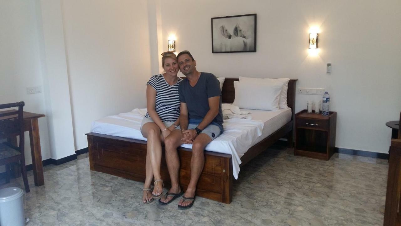 קנדי Jenushi Homestay מראה חיצוני תמונה