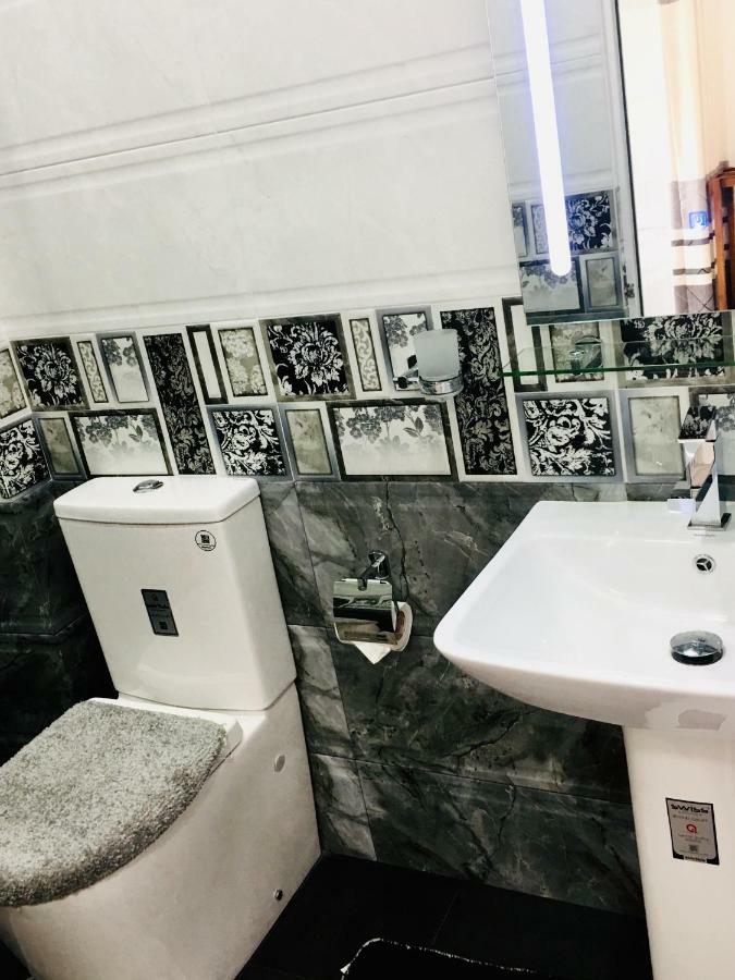 קנדי Jenushi Homestay מראה חיצוני תמונה